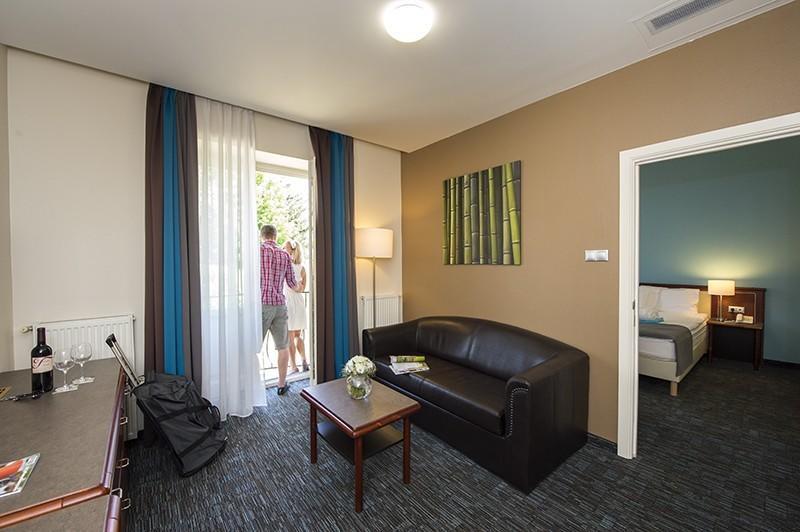 Old Lake Golf Hotel Tata Room photo