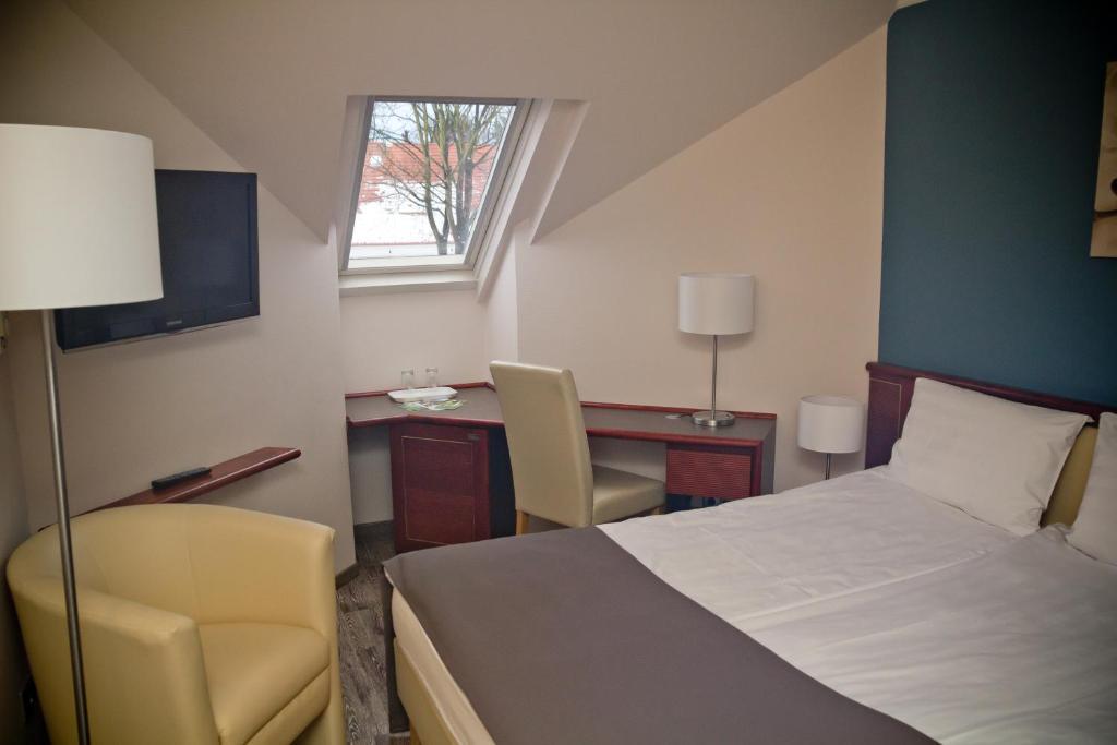 Old Lake Golf Hotel Tata Room photo