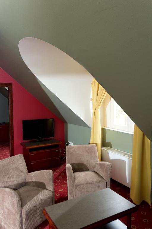 Old Lake Golf Hotel Tata Room photo